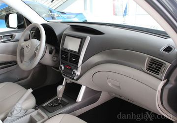 Khoang lái của Subaru Forester 2012 đời thứ 4