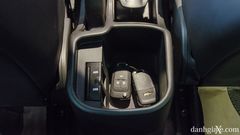 Vị trí cổng USB/AUX ở Cruze LT