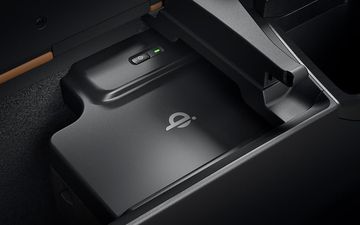 Sạc không dây trang bị trên Lexus ES250 2024