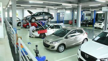 Xưởng dịch vụ - Khoang kiểm tra xe đầy đủ tiện nghi và hiện đại