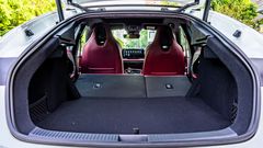 Khi cần có thể gập gọn hàng ghế thứ 2 giúp mở rộng khoang hành lý