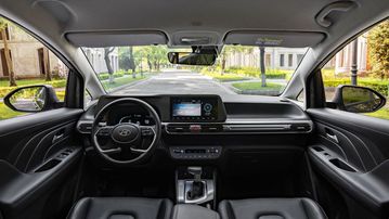 Khoang lái Hyundai Stargazer 2024 có thiết kế trung và hiện đại