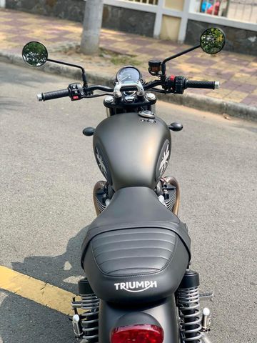 Phần yên xe Triumph Speed Twin 900 2023 được bọc da độc đáo