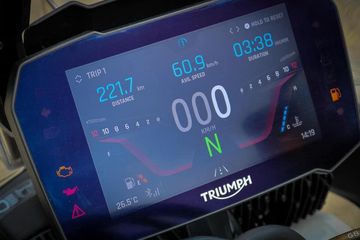 Triumph Tiger 900 GT Pro 2023 với màn hình TFT full-colour hiện đại hàng đầu