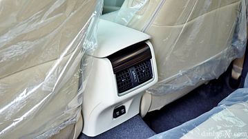 So sánh nhanh Toyota Camry 2020 và VinFast LUX A2.0 2020 23 toyota camry 2020 danhgiaxe 65 011304