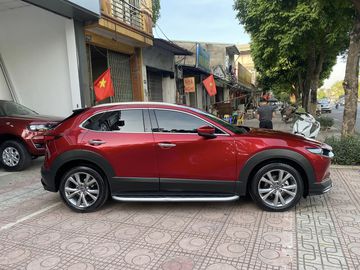 Nhìn từ góc nghiêng, Mazda CX-30 Luxury lẫn Premium đều toát lên vẻ thời trang, bắt mắt