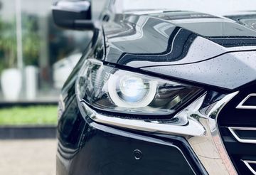 Cả 4 phiên bản đều sở hữu đầy đủ đèn báo rẽ, đèn sương mù dạng LED cùng đèn định vị ban ngày