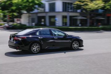 Lăn bánh trên những cung đường nội đô, chế độ Normal cho tôi cảm giác lái rất êm ái, mượt mà.