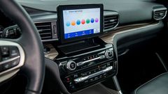 Ford Explorer 2025 trang bị màn hình cảm ứng 8 inch, hỗ trợ điều khiển giọng nói SYNC thế hệ 3