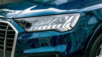 Audi Q7 2023 được trang bị công nghệ đèn pha LED Matrix với tạo hình đẹp mắt, thanh mảnh