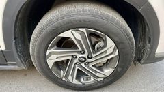 Mâm xe trên 2 phiên bản Hyundai SantaFe 2024 thấp cấp hơn