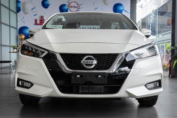 Đầu xe Nissan Almera 2023 trông nổi bật với bộ lưới tản nhiệt kiểu V-Motion đặc trưng