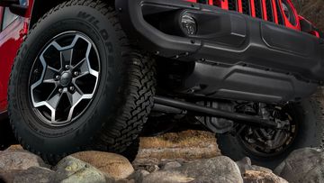 Jeep Gladiator 2023 trang bị khóa vi sai Tru-Lok giúp các cung đường Off-road trở nên nhẹ nhàng hơn 