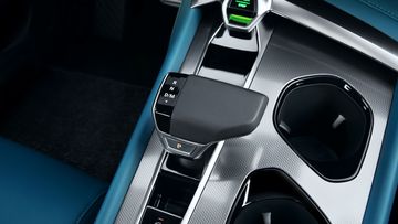 MG7 2024 trang bị cần số điện tử giúp không gian điều khiển gọn gàng