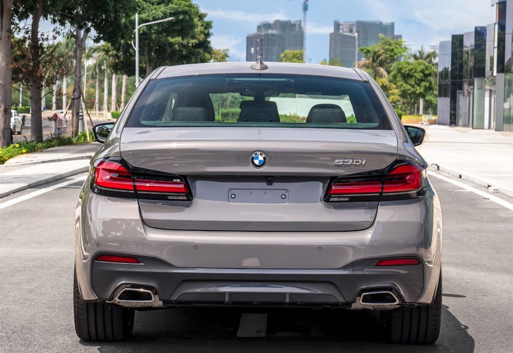 BMW 530i 2025: Giá lăn bánh và khuyến mãi T8/2025