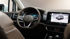 Vô lăng Volkswagen Viloran 2024 theo phong cách D-cut thể thao