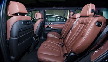 XDrive40i M Sport lấy lòng khách hàng với trang bị ghế ngồi vô cùng tiện nghi