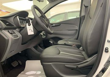  Hàng ghế đầu được thiết kế ôm sát người ngồi