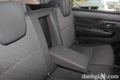 Bệ tỳ tay ở hàng ghế thứ hai