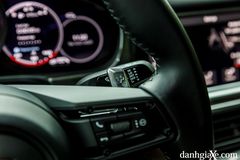 Lẫy chuyển số mạ chrome trên Porsche Panamera 2023