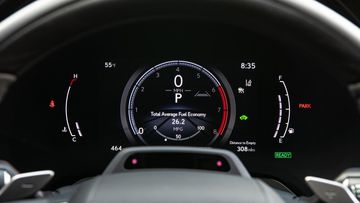 Đồng hồ lái Lexus RX 2023 hiện đại hơn với màn hình LCD TFT đồ họa màu