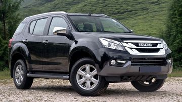 Isuzu MU-X thế hệ đầu tiên ra mắt Việt Nam năm 2016