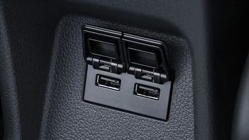 Toyota Avanza 2023 cũng trang bị đầy đủ 2 cổng sạc USB cho hàng ghế đầu