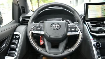 Vô-lăng 3 chấu kiểu mới được bọc da cao cấp