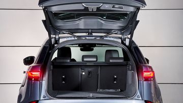 Cốp hành lý Range Rover Velar 2025 cũng có dung tích khá thoải mái