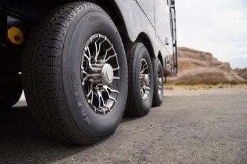 Maxxis Trailer có thiết kế vỏ chắc chắn, độ bền cao