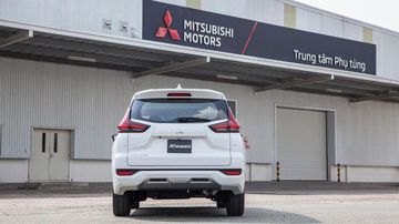 Phần đuôi xe Mitsubishi Xpander 2022 cũng không kém phần hiện đại với cụm đèn hậu là một dài LED hình chữ L cách điệu