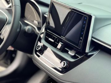 Màn hình giải trí cảm ứng trên Toyota Altis 2023