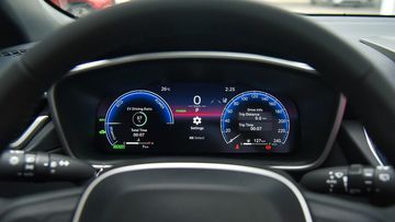 Đồng hồ lái Toyota Corolla Cross 2024 nâng cấp màn hình kỹ thuật số lên tới 12.3”