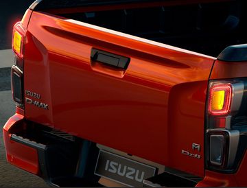 Đuôi xe vuông vắn và khỏe khoắn của D-max