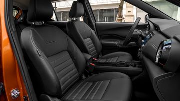 Nissan Kicks 2023 e-POWER có hàng ghế trước thiết kế thể thao
