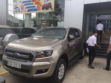 Mặt nạ xe Ford Ranger XLS AT màu vàng