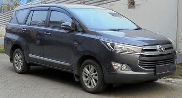 Innova thế hệ thứ hai (mã hiệu: AN140) đã được ra mắt vào tháng 11/2015 tại Jakarta, Indonesia