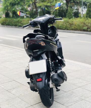 Cụm đèn hậu và đèn phanh cũng được trang bị công nghệ LED sắc nét