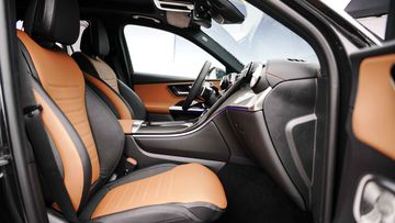 Ghế ngồi Mercedes-Benz GLC 2023 được bọc da cao cấp