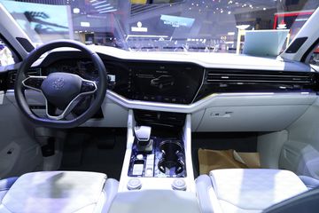 Tổng quan khoang lái của Volkswagen Touareg 2023