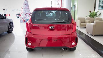 Đuôi xe KIA Morning Si 2016 với cản sau khá hầm hố