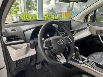 Các cửa gió bố trí tại bảng taplo Toyota Veloz 2023 cũng được sơn viền bạc sáng bóng, tạo điểm nhấn sang trọng và tinh tế cho khoang nội thất