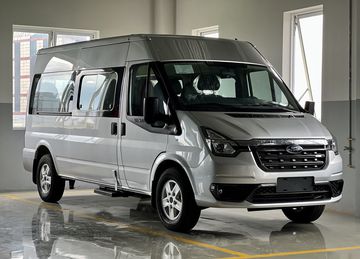 Nhìn chung, với mức giá bán khoảng trên 800 triệu đồng, Ford Transit 2023 thực sự là lựa chọn hoàn hảo trong phân khúc minibus 16 chỗ