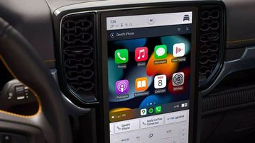 Ranger Wildtrak sử dụng màn hình giải trí cỡ lớn 12 inch đặt dọc với giao diện điều khiển trực quan, đẹp mắt