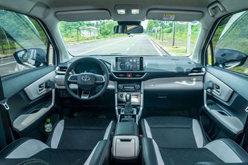 Khoang lái trên Ertiga đời thứ 2