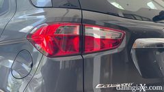 Thiết kế cụm đèn hậu vẫn như trên bản cũ