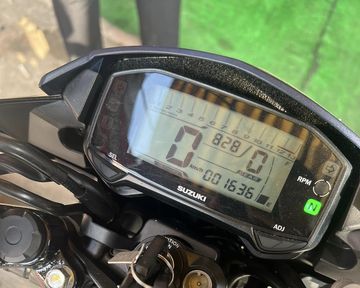 Suzuki Raider 2023 sở hữu đồng hồ full-digital cùng màn hình LCD sắc nét