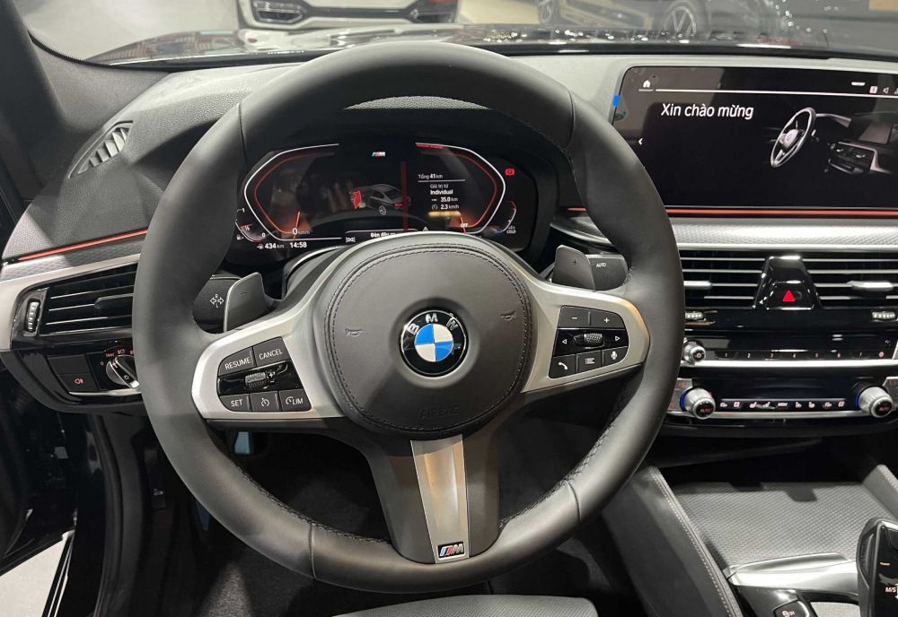 BMW 520i 2024 Giá lăn bánh và khuyến mãi T08/2024