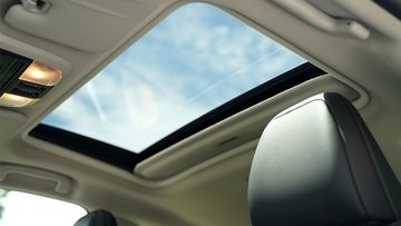 Subaru Crosstrek 2025 vẫn trang bị cửa sổ trời đơn ở hàng ghế trước