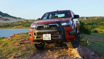 Toyota Hilux 2024 không có nhiều thay đổi về thiết kế cũng như kích thước bên ngoài